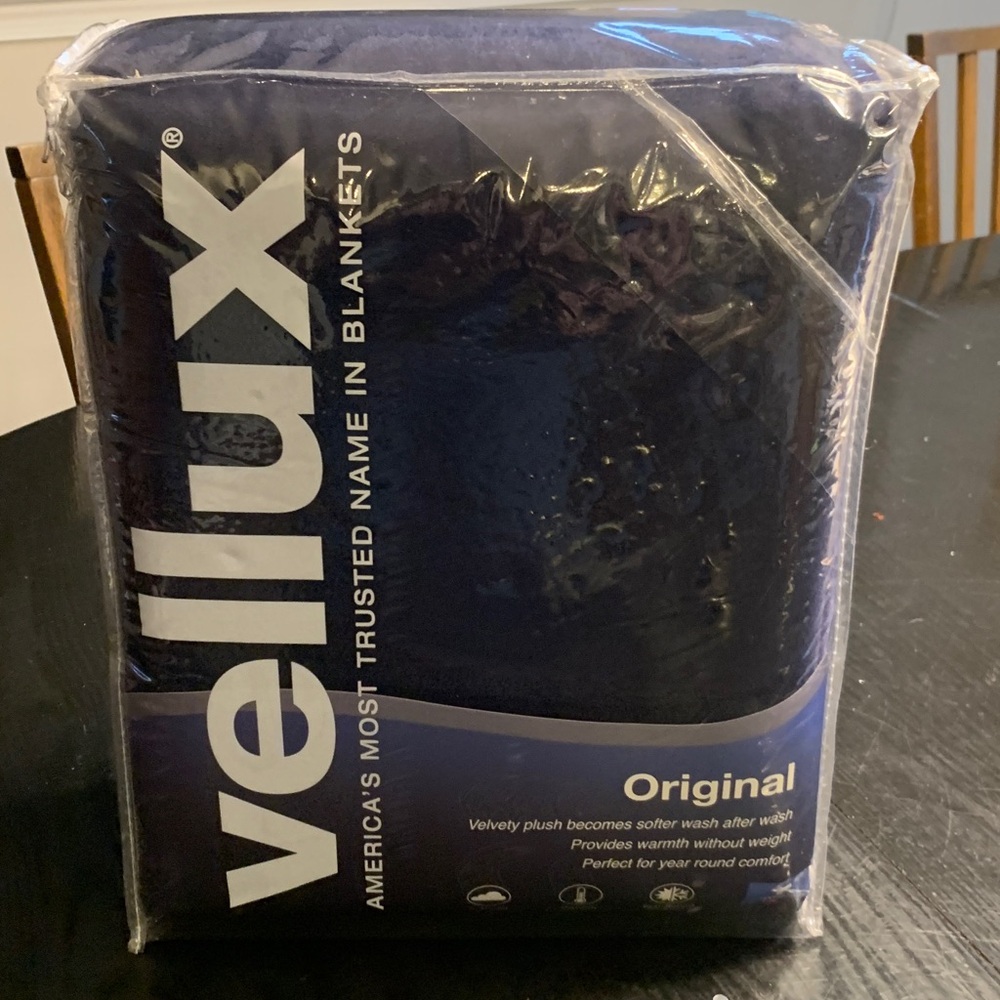 Vellux Navy Blue Twin Size Blanket NWT